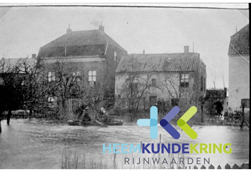 Achterzijde dorpsdijk zicht van uit de Komstraat huis van Dungen en Kluutman
